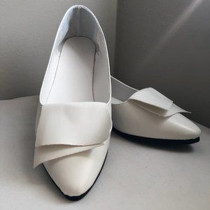 White Two-Tier Accent Flat |   PAOTMBU